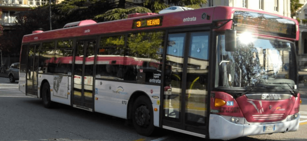 Spruzza sull'autobus spray urticante al peperoncino